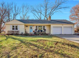 1021 SW Meadow Ln, Topeka, KS 66604