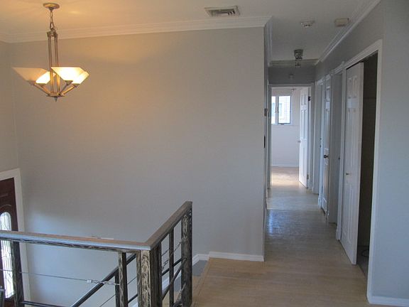 5th image of 142 Cove St