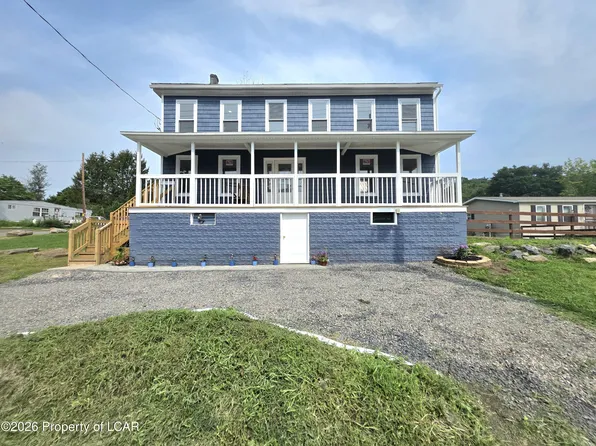 593 Old 209 Rd, Tamaqua, PA 18252