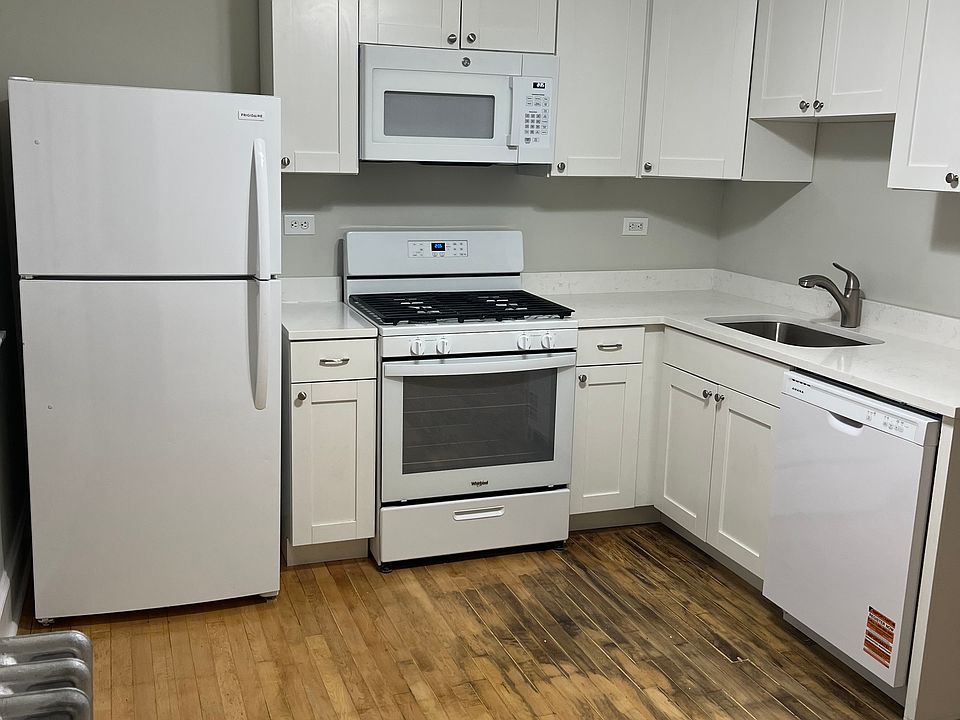 1st image of 4056 N Marmora Ave #2
