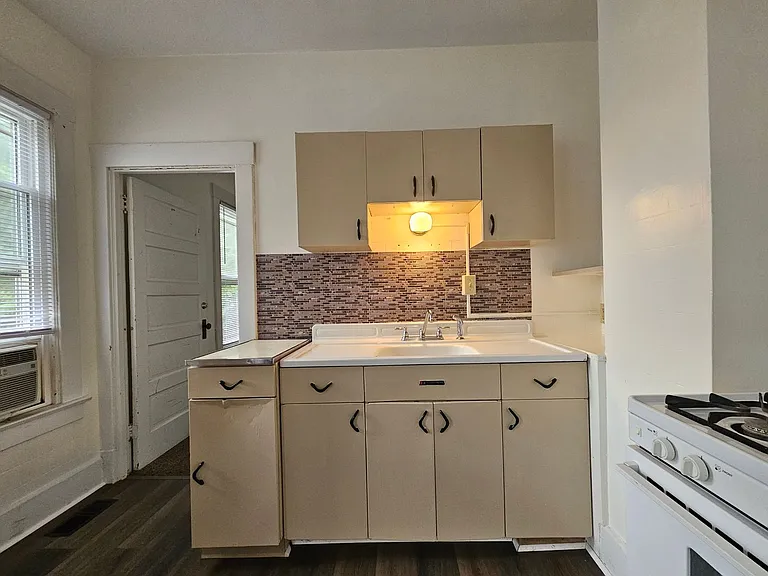 389 Gilmore St — Photo 7