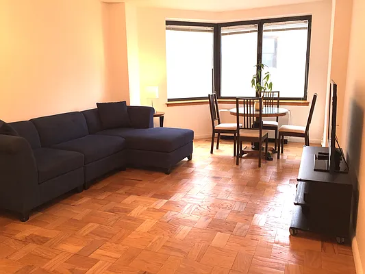 Rented by R New York | media 14