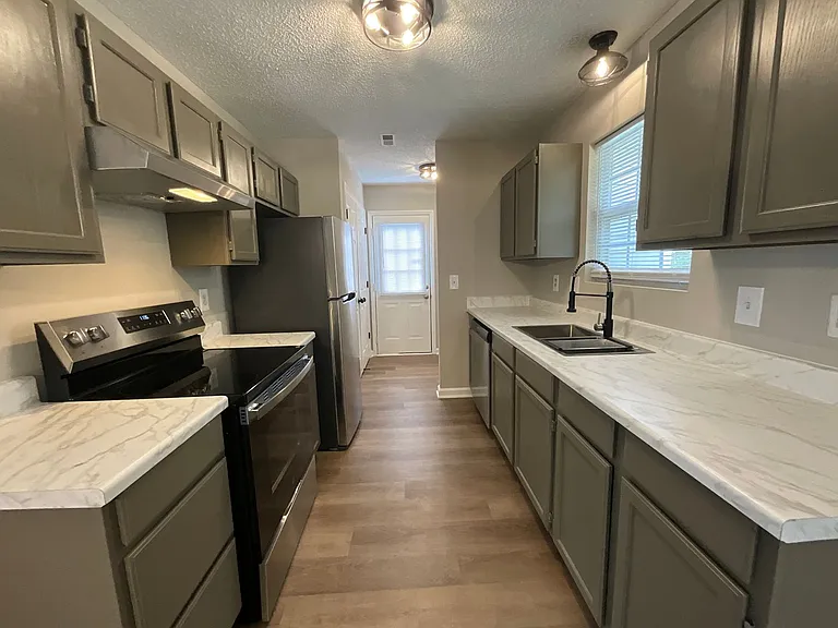 2711 Ingleside Dr — Photo 11