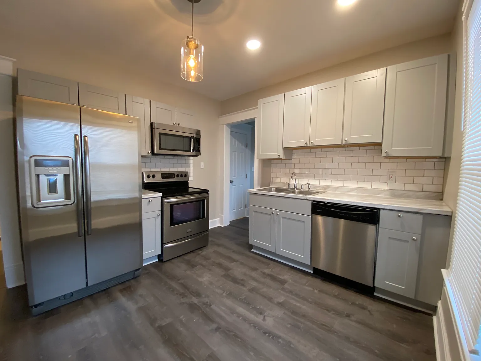 2 bed, 998 sqft, $1,650 — Photo 3