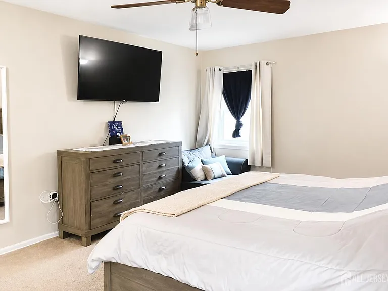 24 Woodedge Ave #4 — Photo 10