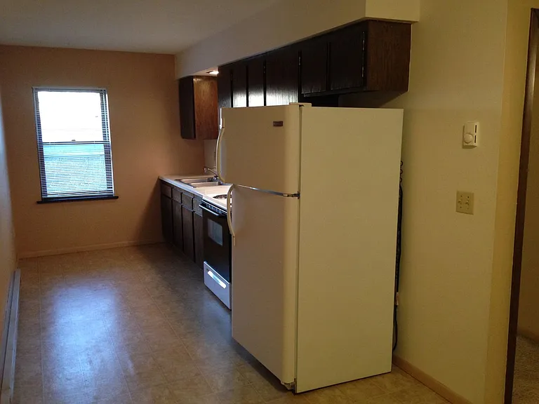 220 3rd St NW — Photo 2