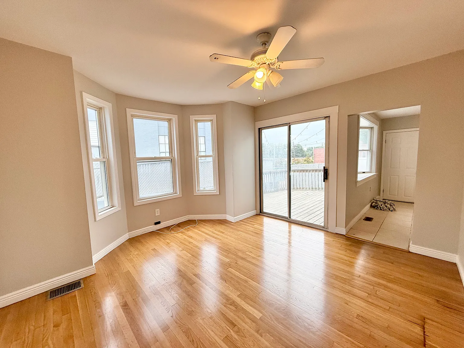 3 bed, 1600 sqft, $3,500 — Photo 3
