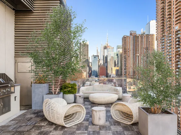 505 West 43rd Street 7E image 1 of 13