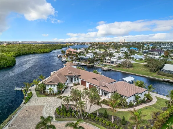 14201 Bay Dr, Fort Myers, FL 33919