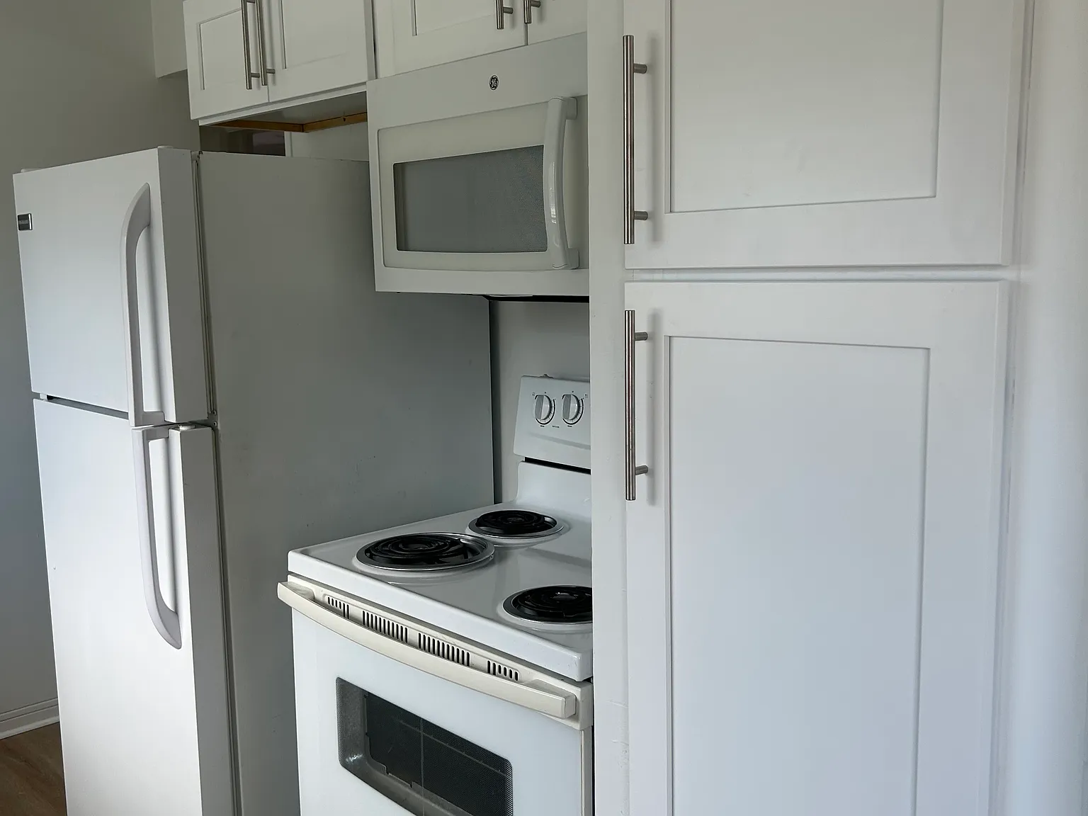 2 bed, 1.5 bath, 1002 sqft, $2,500 — Photo 3