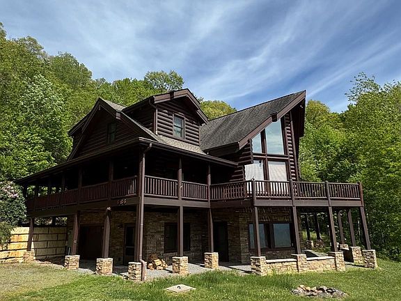 2nd image of 686 Hyacinth Dr