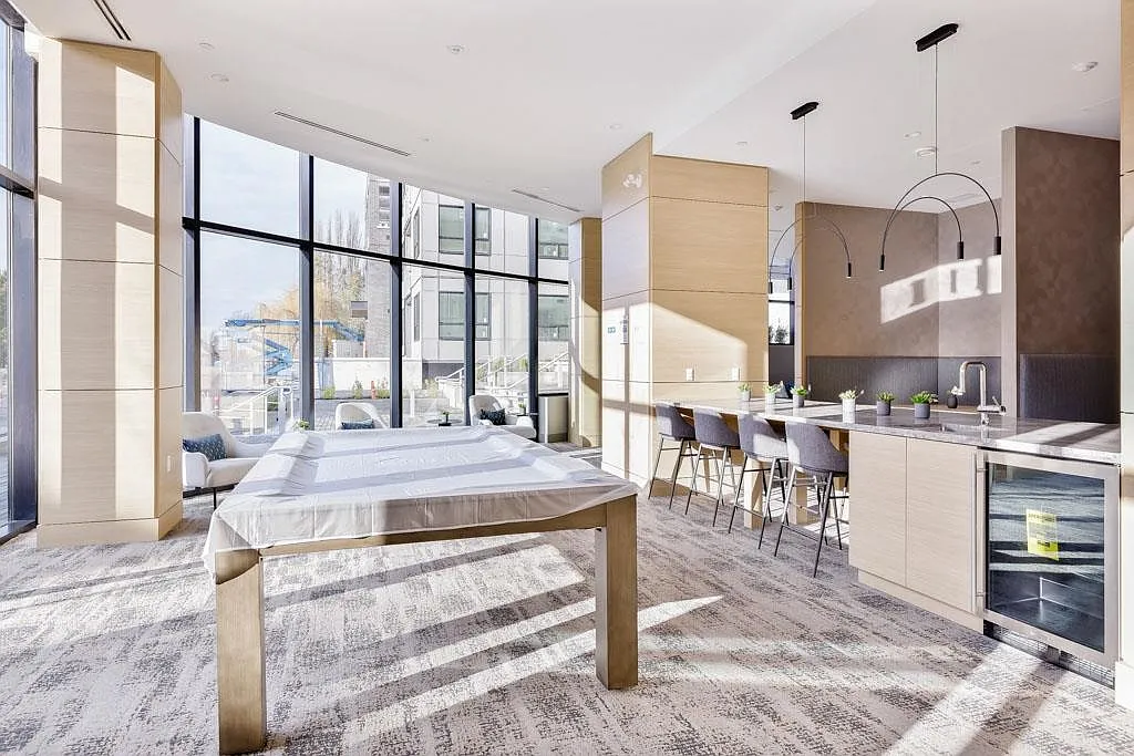 2 bed, 802 sqft, $2,800 — Photo 3