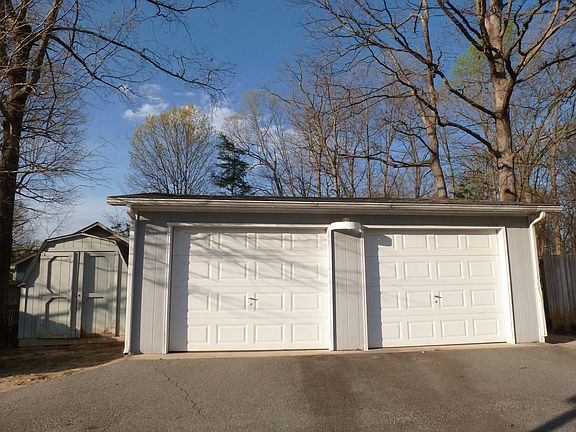2car detached garage (wired)