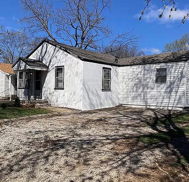 2nd image of 2727 W Walnut Street