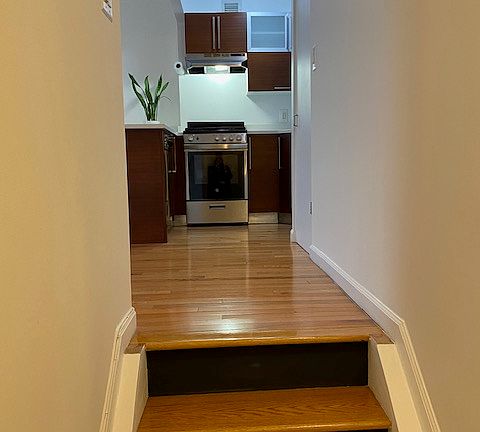 3rd image of 184 Thompson St APT 5M