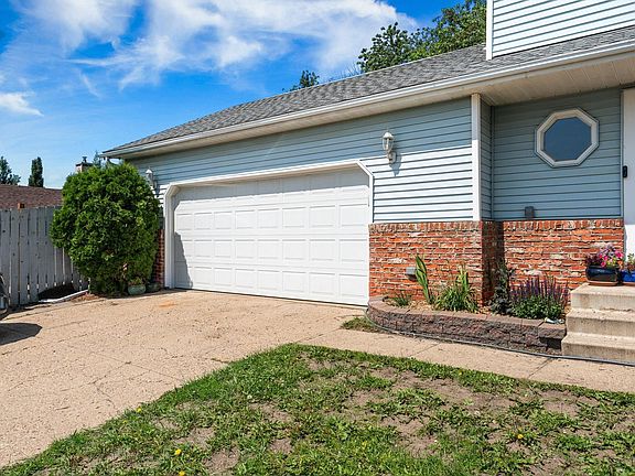 4th image of 354 Village Dr