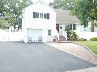 129 Eastgate Rd, Massapequa Park, NY 11762