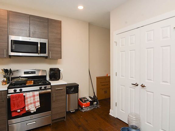 4th image of 2228 N Sawyer Ave #W4