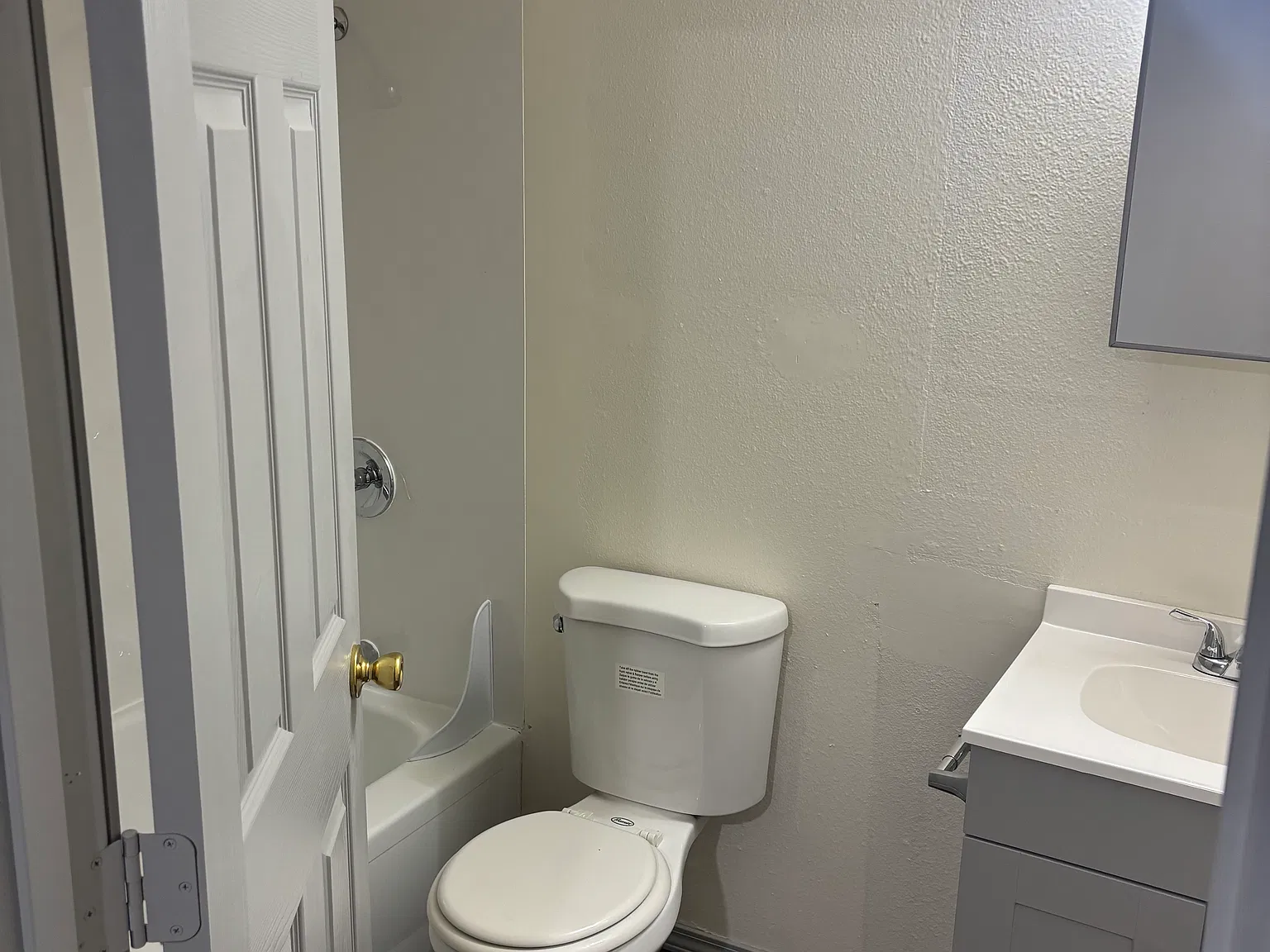 1 bed, $1,050 — Photo 3