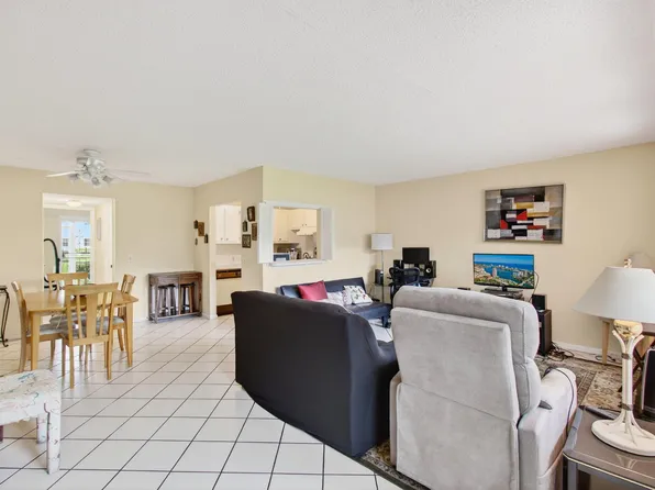 384 Fanshaw J, Boca Raton, FL 33434
