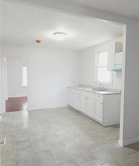 139 S Maple St — Photo 11
