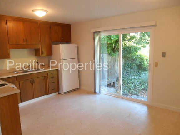 3rd image of 69 Holly Hts