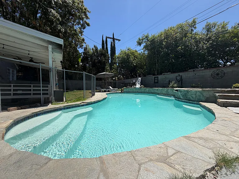 19224 Sylvan St — Photo 21