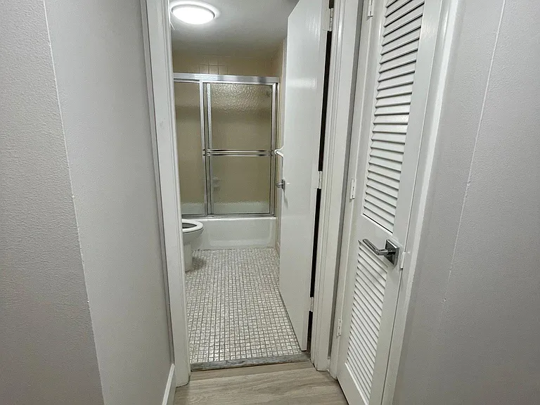 Private guest bath