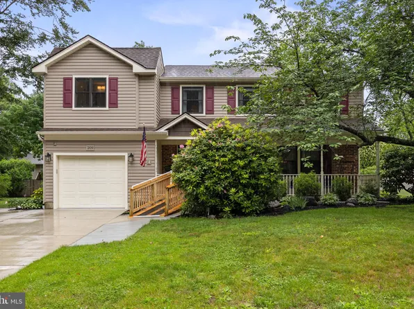 209 Tinder Box Ln, Marlton, NJ 08053
