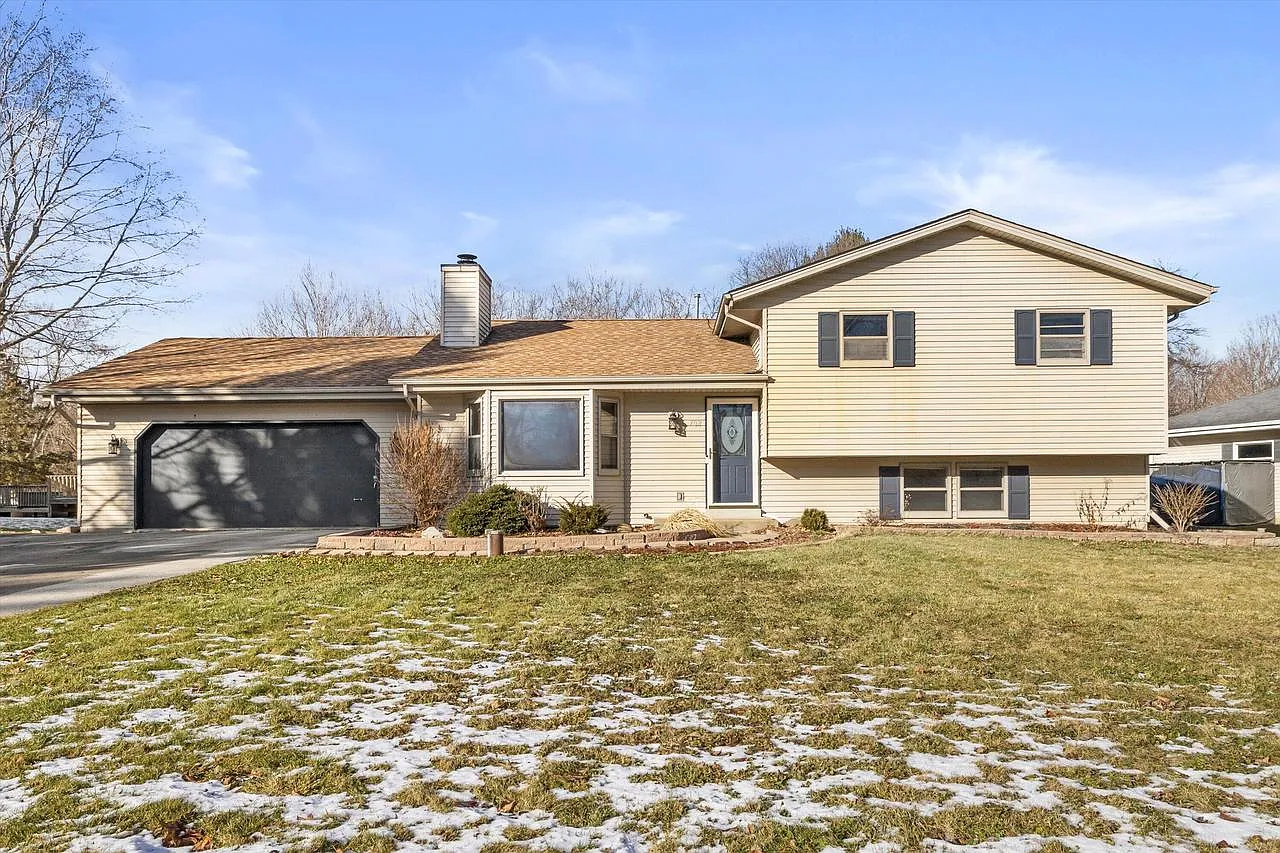 702 Fox Knoll DRIVE photo 1