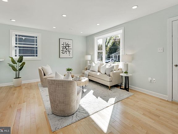 5th image of 10920 Oakwood Dr