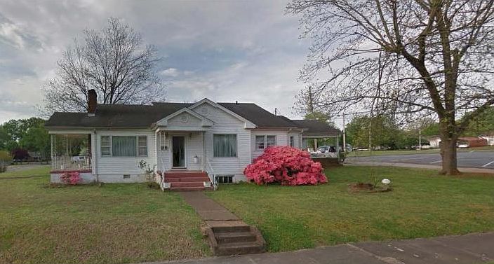 102 E. Tunstall St