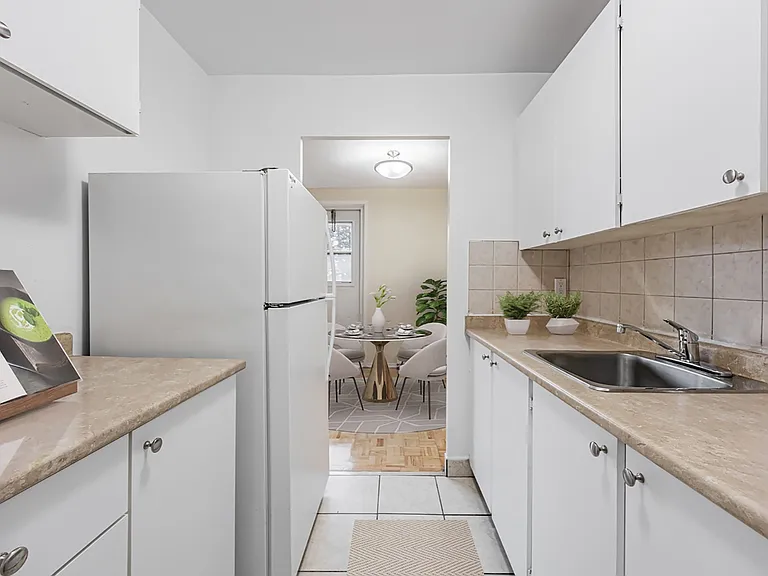 7 Rochefort Dr — Photo 7