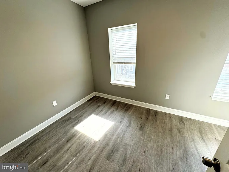 2417 W Jefferson St #2 — Photo 3