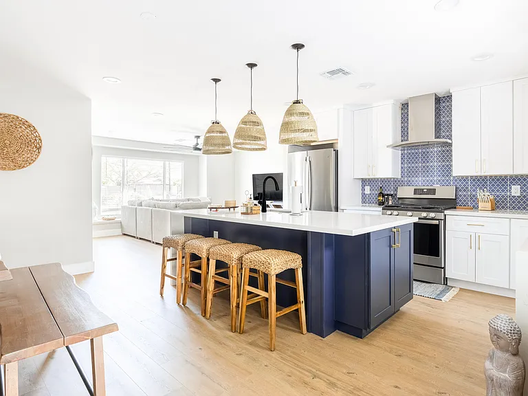 8602 E Edgemont Ave — Photo 4