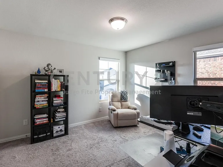 633 Cedar Springs Dr — Photo 12