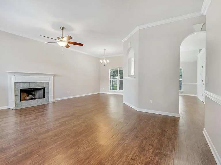 127 Williams Ave — Photo 3