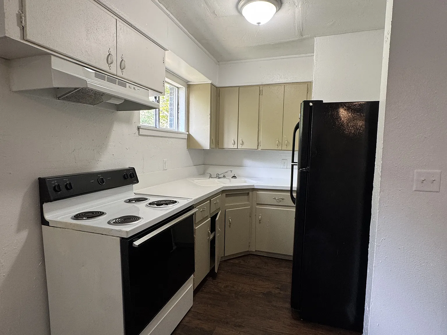 416 E Dunn Ave. - 3 — Photo 3