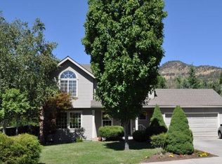 4601 Eagle Trace Dr, Medford, OR 97504
