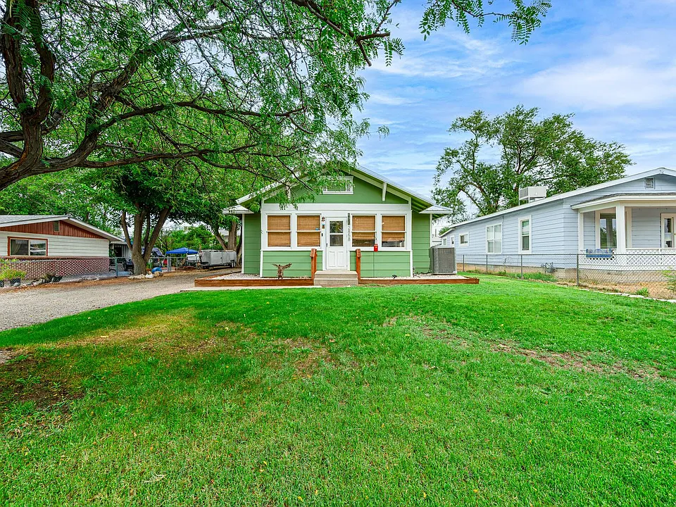 2858 Bunting Ave