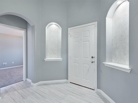 3rd image of 927 Barrymore Ln