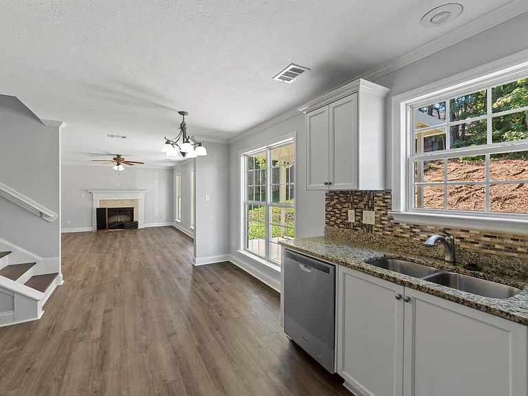 609 Brighton Cir — Photo 14