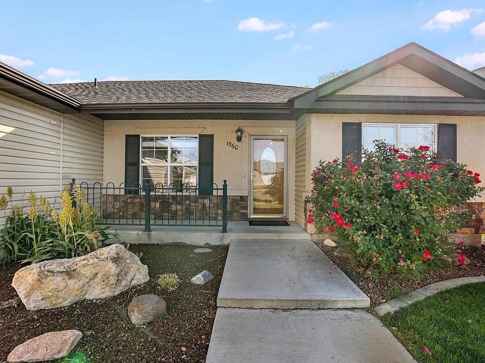 1560 Lawndale Dr