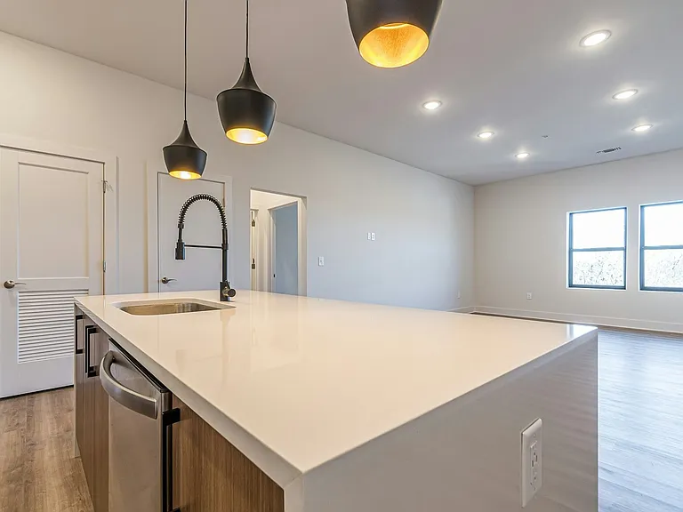 112 Rogers St NE #601 — Photo 6