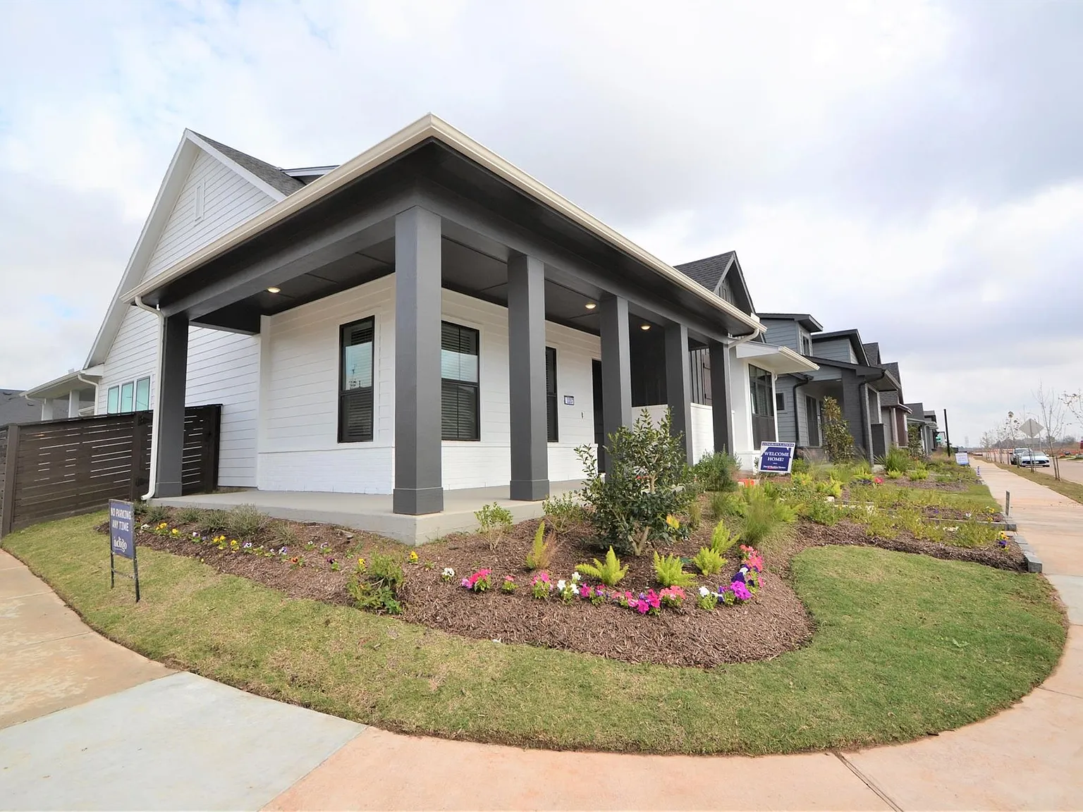 3 bed, 2.0 bath, 2337 sqft, $3,000 — Photo 2