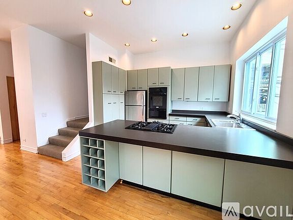 3rd image of 1013 W Armitage Ave #2R