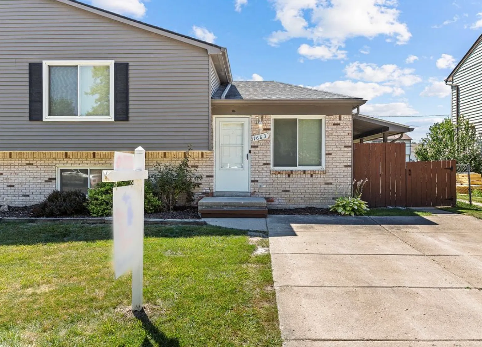3 bed, 1.5 bath, 1356 sqft, $1,849 — Photo 2