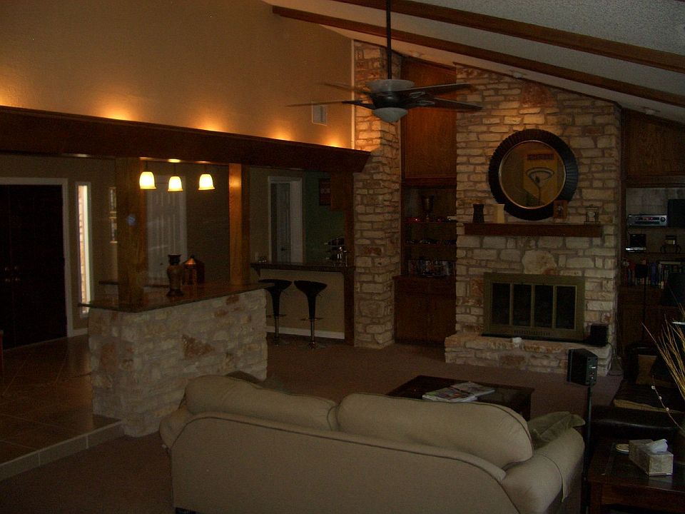 2nd image of 4 Valley View Cir