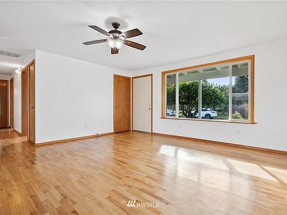 4th image of 701 22nd St SE