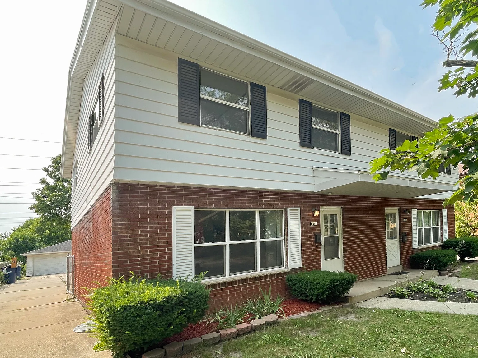 3 bed, 1.5 bath, 1272 sqft, $1,650 — Photo 1
